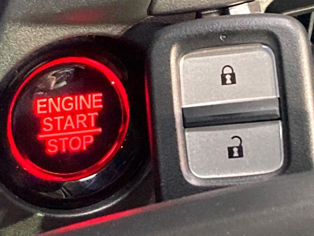 �yHonda�X�}�[�g�L�[�z�J�o����|�P�b�g�ɓ��ꂽ�܂܂ł��h�A�̎{���E�������\�ȃX�}�[�g�L�[�𑕔��B�G���W���̃I���E�I�t�����J�M�����o���K�v����������Ƃ��Ă��֗��ł���