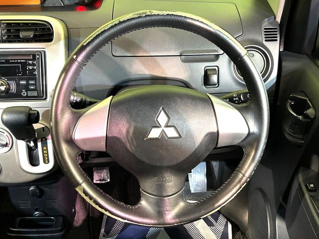 �y�����v�����X�e�A�����O�z�㎿�Ȋv���g�p���邱�ƂŁA��ɂ����������݂ƂĂ��^�]���₷���n���h���ł���