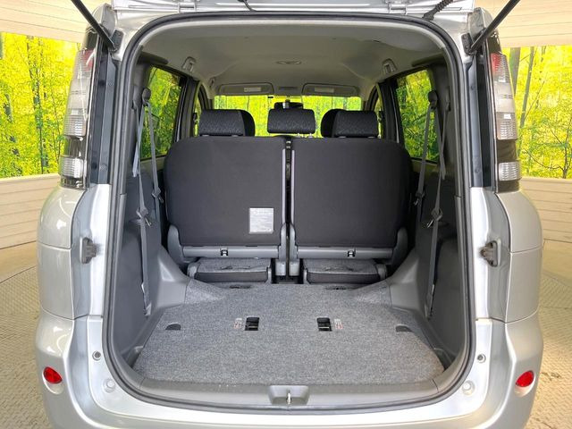 ���i�̂���������ʋ΁A���}���ɏ\���ȉ׎��X�y�[�X���m�ۂ��Ă���܂��B�Z�J���h�V�[�g��|���ƁA�傫�ȉו��̐ύڂ��\�ł���