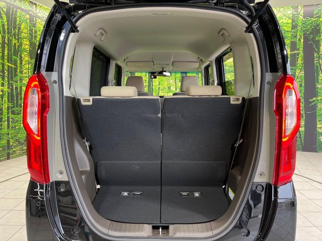 ���i�̂���������ʋ΁A���}���ɏ\���ȉ׎��X�y�[�X���m�ۂ��Ă���܂��B�Z�J���h�V�[�g��|���ƁA�傫�ȉו��̐ύڂ��\�ł���