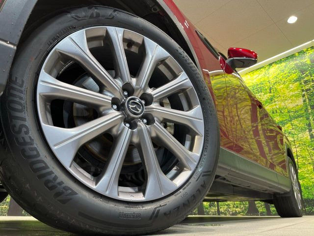 �y����20�C���`�A���~�z�C�[���z�O�ςɃ}�b�`���������A���~�z�C�[���𑕒����Ă���܂��B�e��ЊO�A���~�z�C�[����A�X�^�b�h���X�^�C�����戵�����Ă���܂��B���񂲑��k����������