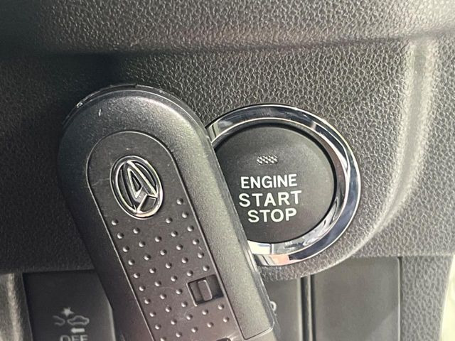 �y�L�[�t���[�V�X�e���z�J�o����|�P�b�g�ɓ��ꂽ�܂܂ł��h�A�̎{���E�������\�ȃX�}�[�g�L�[�𑕔��B�G���W���̃I���E�I�t�����J�M�����o���K�v����������Ƃ��Ă��֗��ł���