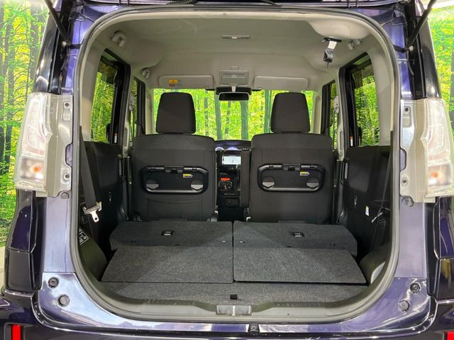 ���i�̂���������ʋ΁A���}���ɏ\���ȉ׎��X�y�[�X���m�ۂ��Ă���܂��B�Z�J���h�V�[�g��|���ƁA�傫�ȉו��̐ύڂ��\�ł���