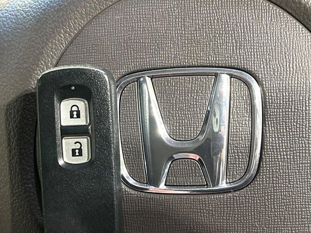 �yHonda�X�}�[�g�L�[�z�J�o����|�P�b�g�ɓ��ꂽ�܂܂ł��h�A�̎{���E�������\�ȃX�}�[�g�L�[�𑕔��B�G���W���̃I���E�I�t�����J�M�����o���K�v����������Ƃ��Ă��֗��ł���