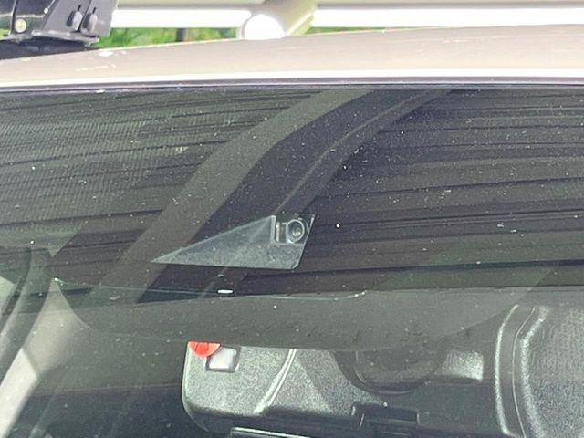 【トヨタセーフティセンス】走行中に前方の車両等を認識し、衝突しそうな時は警報とブレーキで衝突回避と被害軽減をアシスト。より安全にドライブをお楽しみいただけます。