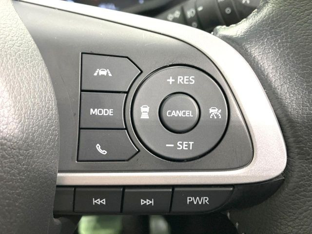 【レーダークルーズコントロール】高速道路での長距離走行が楽に!!自動で速度を保つクルーズコントロールが、衝突軽減システムと連携し、前方の車両を感知して車間を保つように速度調節してくれます!!