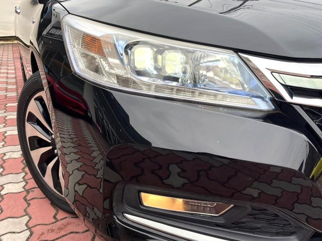 �yLED�w�b�h���C�g�z���V����ԑ��s�����ǍD�Ȏ��E���m�ۂ����S���ĉ^�]�ł��鍂�P�xLED�w�b�h���C�g�𑕔�!�_�����x�������A����d�͂��}�����Ă��܂��B