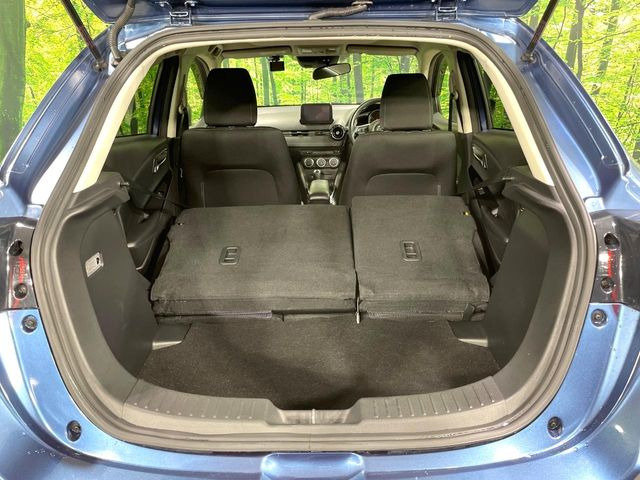 ���i�̂���������ʋ΁A���}���ɏ\���ȉ׎��X�y�[�X���m�ۂ��Ă���܂��B�Z�J���h�V�[�g��|���ƁA�傫�ȉו��̐ύڂ��\�ł���