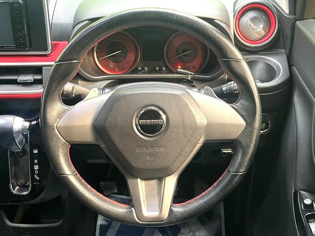 �y�����v����MOMO�X�e�A�����O�z�㎿�Ȋv���g�p���邱�ƂŁA��ɂ����������݂ƂĂ��^�]���₷���n���h���ł���