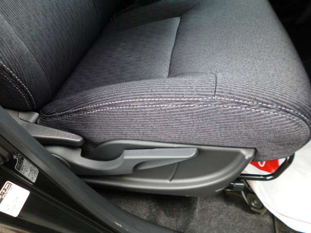 �^�]�Ȃɂ̓V�[�g���t�^�[���t���Ă��܂��̂ō����ɂ��킹�ăh���C�r���O�|�W�V���������߂��܂��B