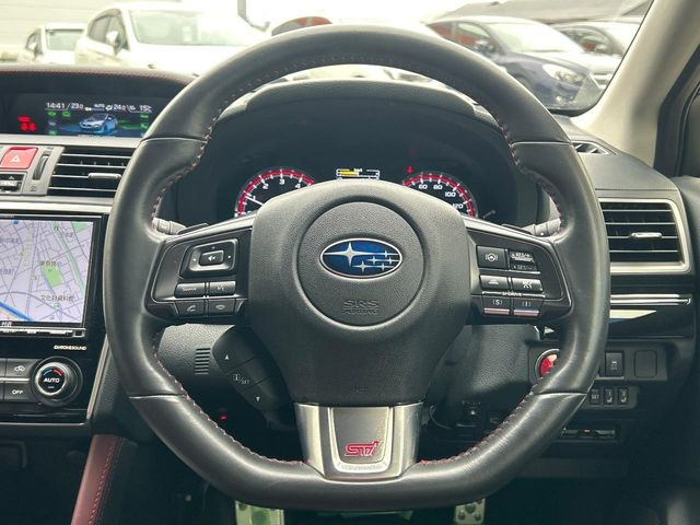 �y�����v�����X�e�A�����O�z�㎿�Ȋv���g�p���邱�ƂŁA��ɂ����������݂ƂĂ��^�]���₷���n���h���ł���