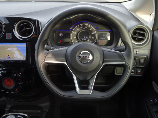 �O�������@��AIS�̌��i�������p�X�����C��������q�݂̂�̔����Ă��܂��B