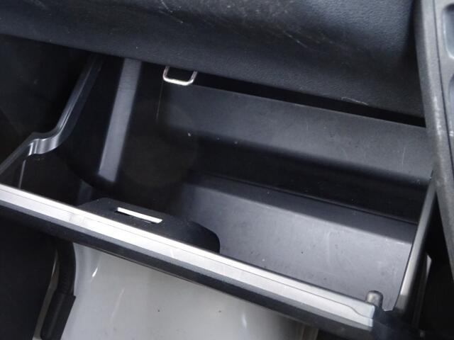 ����ȑO�ɂ͎Ԍ��ؓ��ꓙ���ވꎮ�����[�ł���O���[�u�{�b�N�X���������܂��B