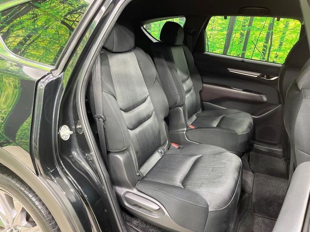 後部座席も気になるようなキズ・汚れやへたり等、大きなダメージはなく、良好な状態です。