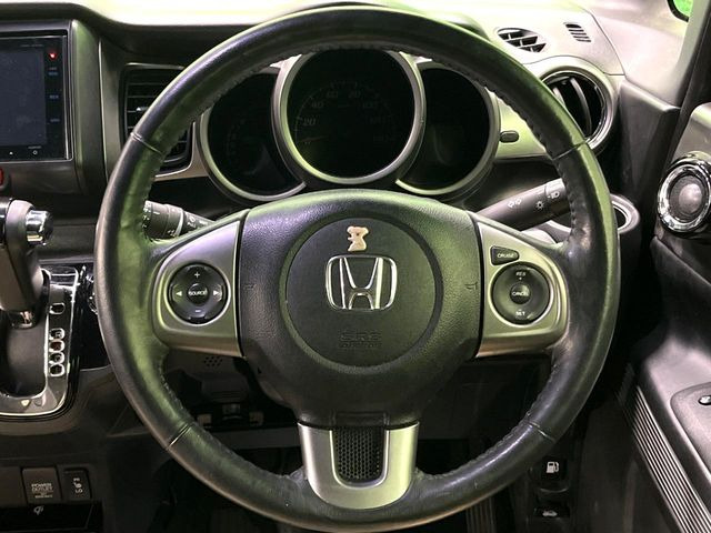 �y�����v�����X�e�A�����O�z�㎿�Ȋv���g�p���邱�ƂŁA��ɂ����������݂ƂĂ��^�]���₷���n���h���ł���