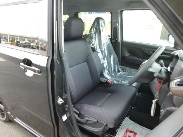 �O������͑z�������Ȃ��قǍL���ԓ���Ԃł��B�������ƍ���܂��B�^�]�Ȃɂ̓V�[�g���t�^�[���t���Ă��܂��̂ō����ɂ��킹�ăh���C�r���O�|�W�V���������߂��܂��B