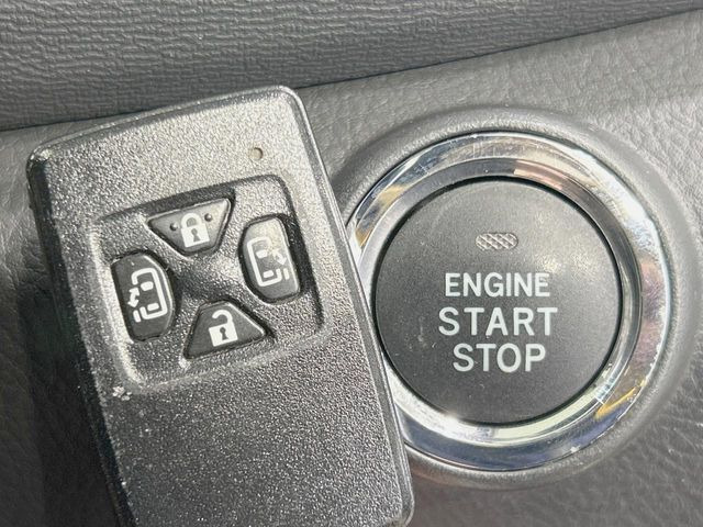 �y�X�}�[�g�L�[�z�J�o����|�P�b�g�ɓ��ꂽ�܂܂ł��h�A�̎{���E�������\�ȃX�}�[�g�L�[�𑕔��B�G���W���̃I���E�I�t�����J�M�����o���K�v����������Ƃ��Ă��֗��ł���