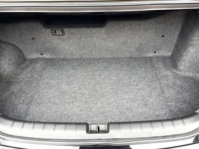 ���i�̂���������ʋ΁A���}���ɏ\���ȉ׎��X�y�[�X���m�ۂ��Ă���܂��B