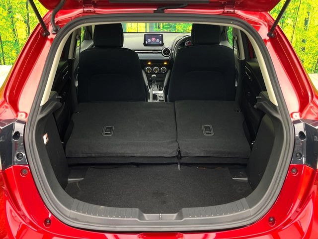 ���i�̂���������ʋ΁A���}���ɏ\���ȉ׎��X�y�[�X���m�ۂ��Ă���܂��B�Z�J���h�V�[�g��|���ƁA�傫�ȉו��̐ύڂ��\�ł���