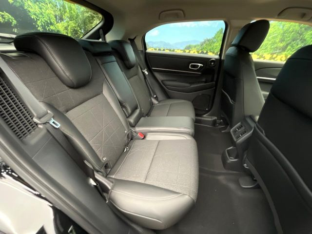 ���i���ȃI���W�i���t���A�}�b�g���I�v�V�����ɂĂ��p�ӂ��Ă���܂��B���D���ȃf�U�C����J���[�����Ԃɍ��킹�đI��ł����������Ƃ��ł��܂���