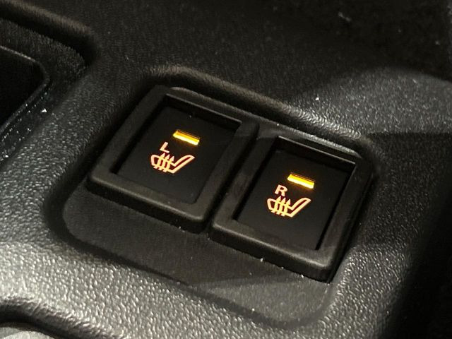 【前席シートヒーター】寒い日に重宝するシートヒーター!エアコンより早く温まってくれるので寒がりの人も安心ですね♪エアコンの温風は乾燥するから苦手、という方にもをおすすめです。