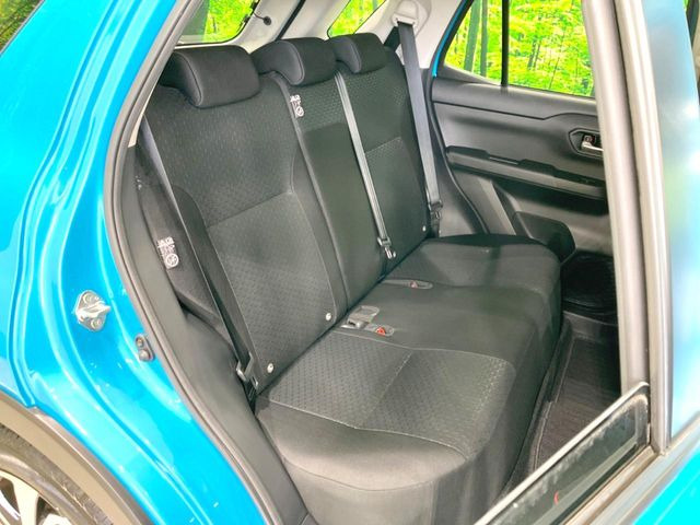 後部座席も気になるようなキズ・汚れやへたり等、大きなダメージはなく、良好な状態です。