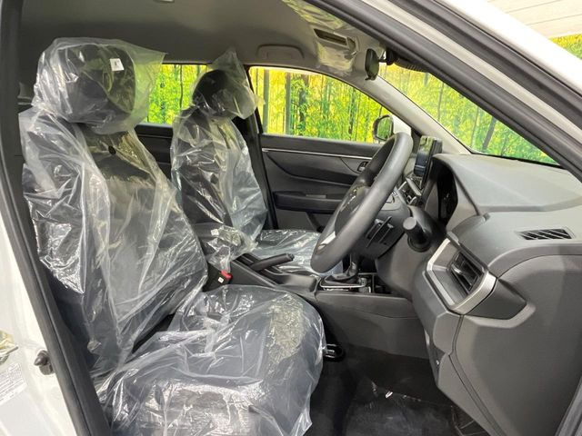 運転席シート廻りは使用感も少なく、良好な状態となっています。前オーナー様が丁寧に使っていたことがよくわかりますね。