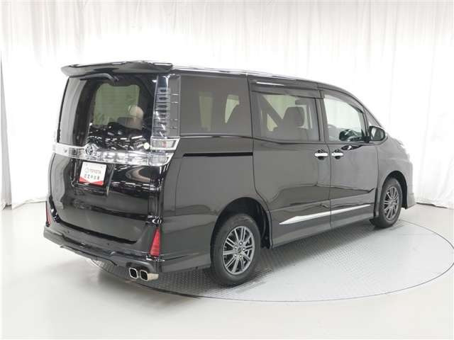 ヴォクシー2.0 ZS 煌III 4WD