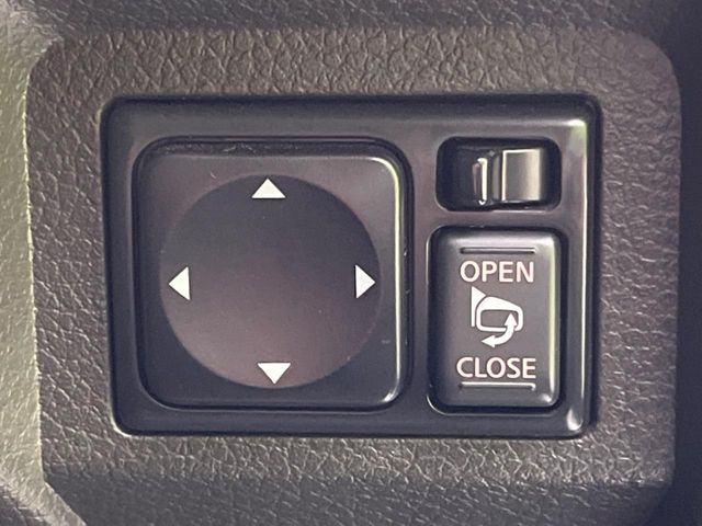 �y�d���i�[�~���[�z�T�C�h�~���[�͓d���i�[���ƂȂ��Ă���A�������ԏ�ł��L�Y�������X�N��}�����܂��B