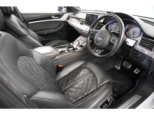 �e���[�J�[�̃n�C�p�t�H�[�}���X���f����4WD���̗p���Ă���܂���Audi�̑㖼���Ƃ�������N���g��(4WD)�́A�ʎ����̏�薡���������܂��B���Ђ��������������܂��B