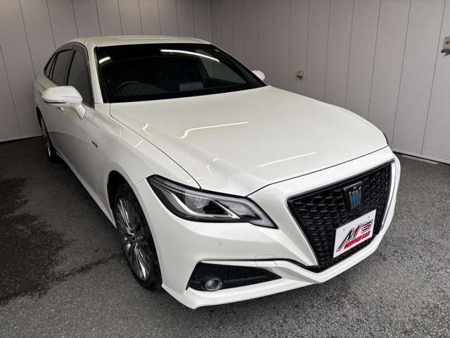 ���ʎԂ́u�T�[�r�X�J�[�G���Y �{�X�v�A�y�����Ԃ́u�T�[�r�X�J�[�G���Y �����X�v���炨�T�������܂��B