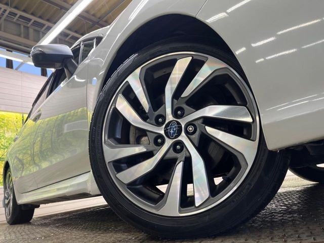 �y����18�C���`�A���~�z�C�[���z�O�ςɃ}�b�`���������A���~�z�C�[���𑕒����Ă���܂��B�e��ЊO�A���~�z�C�[����A�X�^�b�h���X�^�C�����戵�����Ă���܂��B���񂲑��k����������