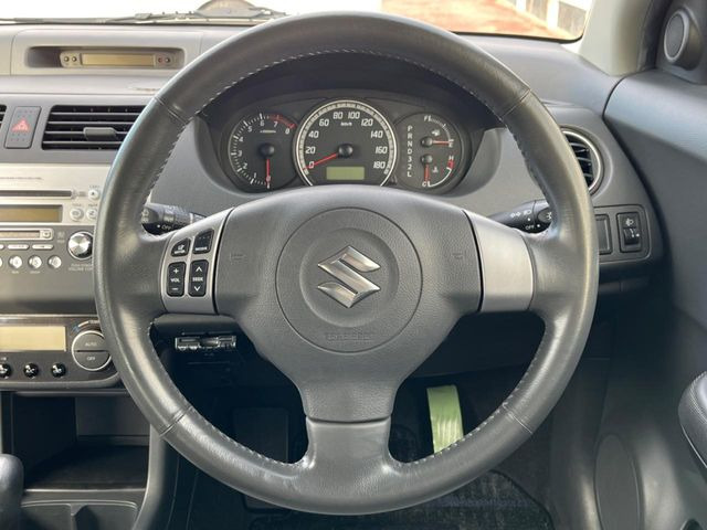 �y�����v�����X�e�A�����O�z�㎿�Ȋv���g�p���邱�ƂŁA��ɂ����������݂ƂĂ��^�]���₷���n���h���ł���