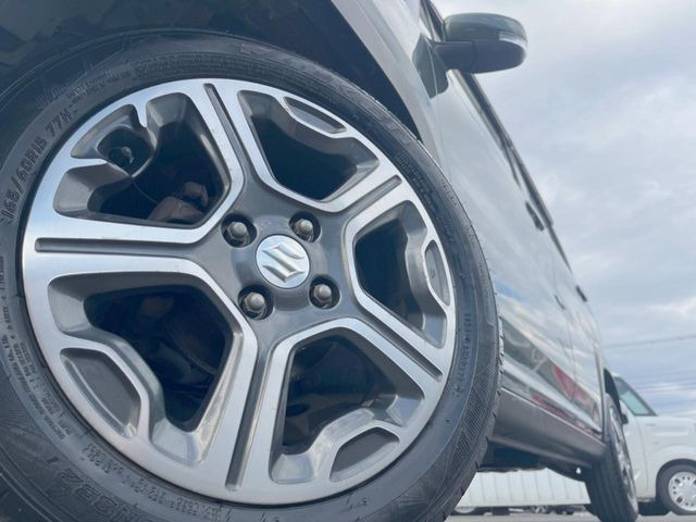 �y����15�C���`�A���~�z�C�[���z�O�ςɃ}�b�`���������A���~�z�C�[���𑕒����Ă���܂��B�e��ЊO�A���~�z�C�[����A�X�^�b�h���X�^�C�����戵�����Ă���܂��B���񂲑��k����������