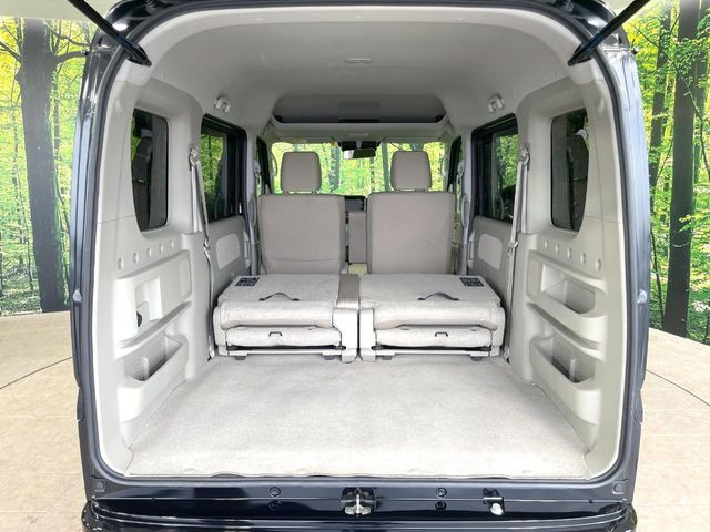 ���i�̂���������ʋ΁A���}���ɏ\���ȉ׎��X�y�[�X���m�ۂ��Ă���܂��B�Z�J���h�V�[�g��|���ƁA�傫�ȉו��̐ύڂ��\�ł���