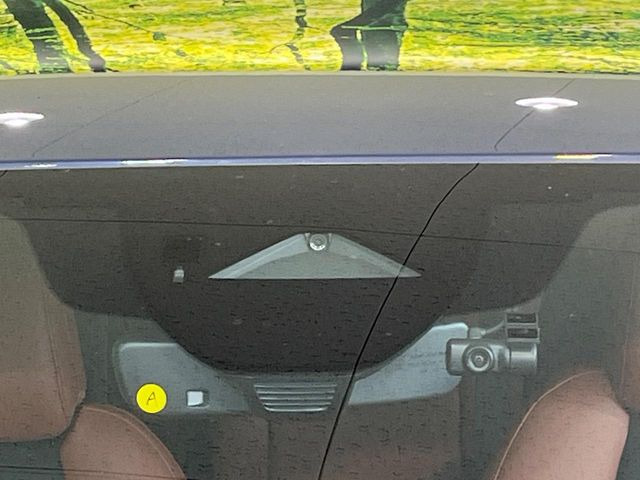 �yi-ACTIVESENSE�z���s���ɑO���̎ԗ�����F�����A�Փ˂������Ȏ��͌x��ƃu���[�L�ŏՓˉ���Ɣ�Q�y�����A�V�X�g�B�����S�Ƀh���C�u�����y���݂��������܂��B