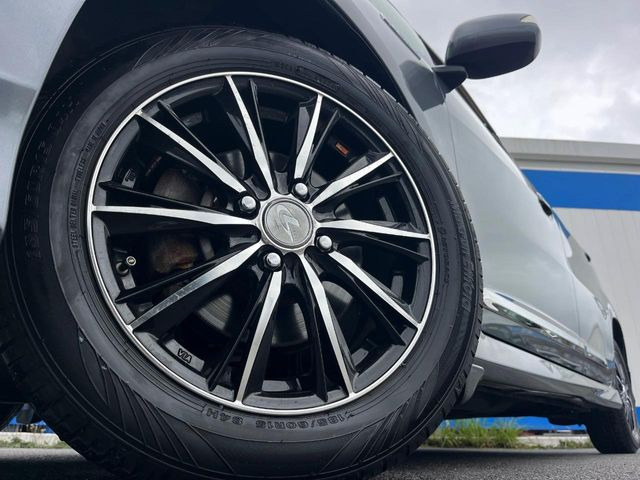 �y�A���~�z�C�[���z�O�ςɃ}�b�`�����A���~�z�C�[���𑕒����Ă���܂��B�e��A���~�z�C�[����A�X�^�b�h���X�^�C�����戵�����Ă���܂��B���񂲑��k����������