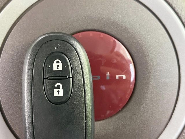 �y�L�[���X�X�^�[�g�V�X�e���z�J�o����|�P�b�g�ɓ��ꂽ�܂܂ł��h�A�̎{���E�������\�ȃX�}�[�g�L�[�𑕔��B�G���W���̃I���E�I�t�����J�M�����o���K�v����������Ƃ��Ă��֗��ł���