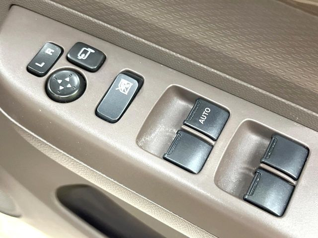 �y�d���i�[�~���[�z�T�C�h�~���[�͓d���i�[���ƂȂ��Ă���A�������ԏ�ł��L�Y�������X�N��}�����܂��B