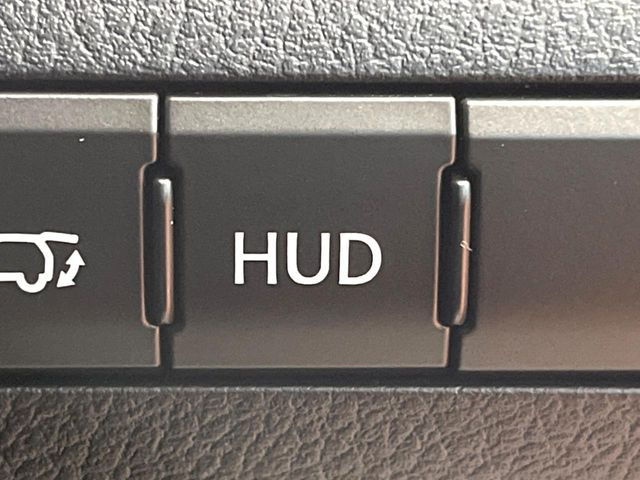 �y�w�b�h�A�b�v�f�B�X�v���C�z���݂̑��x�⑖�s�����f�W�^���\���ŉ^�]�ȑO���̃K���X�ɓ��e!�^�]���A�ڐ������炳���K�v�ȏ����m�F�ł���̂łƂ��Ă��֗��ň��S!