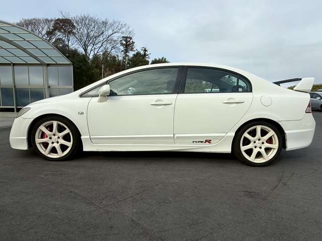 ���X�݌ɂ͊O���A�����N���[�j���O��ɓW�����A�����Ď��̏C�����̗L���A���[�^�[��������̗L������O�ҋ@�ւɂ�錟����S����{���Ă���܂��B�Ԍ��A�����A����h�������ЂőΉ��ł��܂��̂ł����S���������B