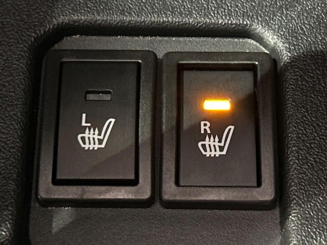 【シートヒーター】寒い日に重宝するシートヒーター!エアコンより早く温まってくれるので寒がりの人も安心ですね♪エアコンの温風は乾燥するから苦手、という方にもをおすすめです。