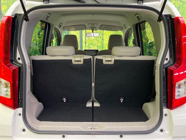 ���i�̂���������ʋ΁A���}���ɏ\���ȉ׎��X�y�[�X���m�ۂ��Ă���܂��B�Z�J���h�V�[�g��|���ƁA�傫�ȉו��̐ύڂ��\�ł���