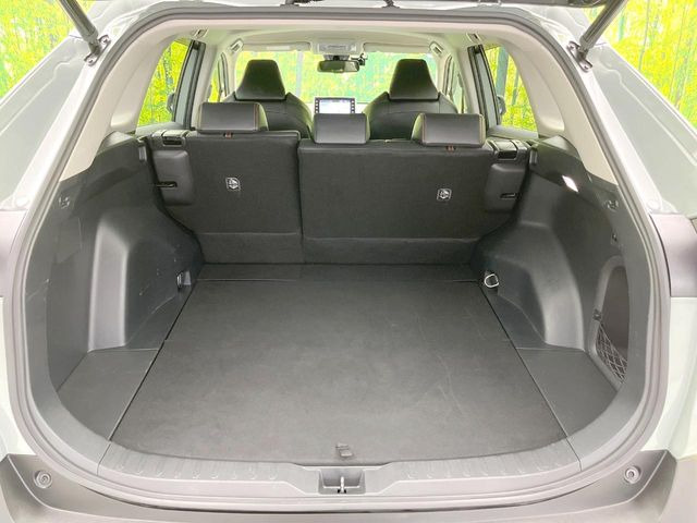 積み下ろしのしやすいデッキにはたっぷりと荷物を積み込んでいただけます。遊びから仕事まで、様々なシーンで頼れます♪