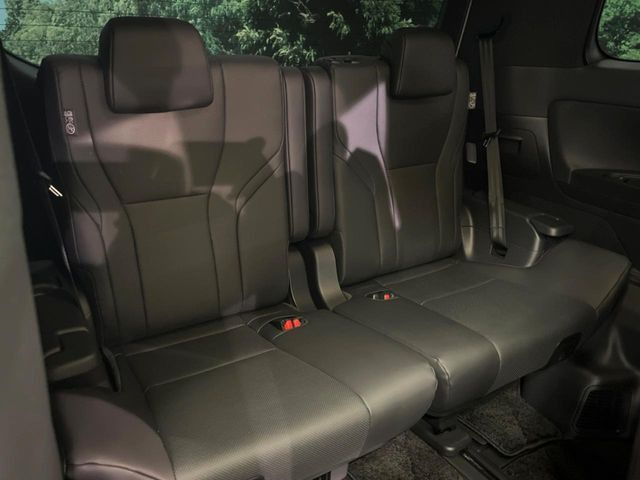 3列目シートはもちろん状態良好☆大人でもゆったりと座って頂けますので、大人数でのお出かけもラクラクです♪ご家族で、気の知れた仲間で、ドライブに行くのが楽しみですね♪