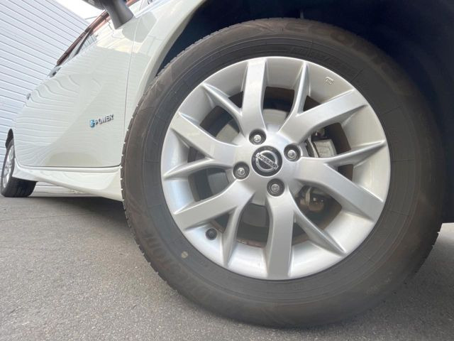 �y����15�C���`�A���~�z�C�[���z�O�ςɃ}�b�`���������A���~�z�C�[���𑕒����Ă���܂��B�e��ЊO�A���~�z�C�[����A�X�^�b�h���X�^�C�����戵�����Ă���܂��B���񂲑��k����������