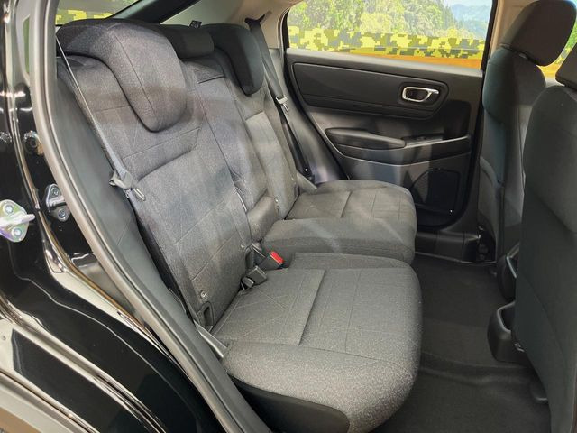 後部座席も気になるようなキズ・汚れやへたり等、大きなダメージはなく、良好な状態です。