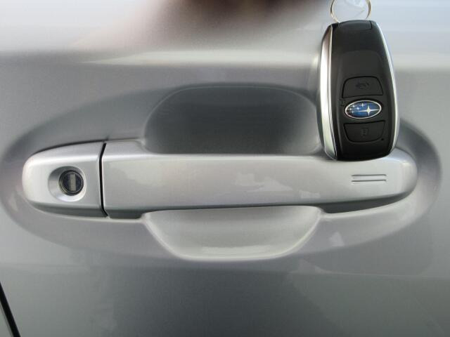 �X�}�[�g�L�[�ŁA�h�A���y�X�J��