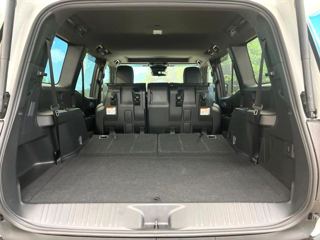 ���i�̂���������ʋ΁A���}���ɏ\���ȉ׎��X�y�[�X���m�ۂ��Ă���܂��B�Z�J���h�V�[�g��|���ƁA�傫�ȉו��̐ύڂ��\�ł���