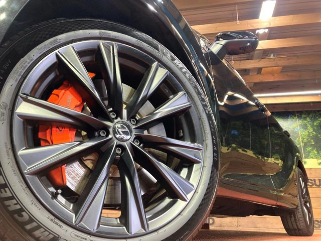 �y�����A���~�z�C�[���z�O�ςɃ}�b�`���������A���~�z�C�[���𑕒����Ă���܂��B�e��ЊO�A���~�z�C�[����A�X�^�b�h���X�^�C�����戵�����Ă���܂��B���񂲑��k����������